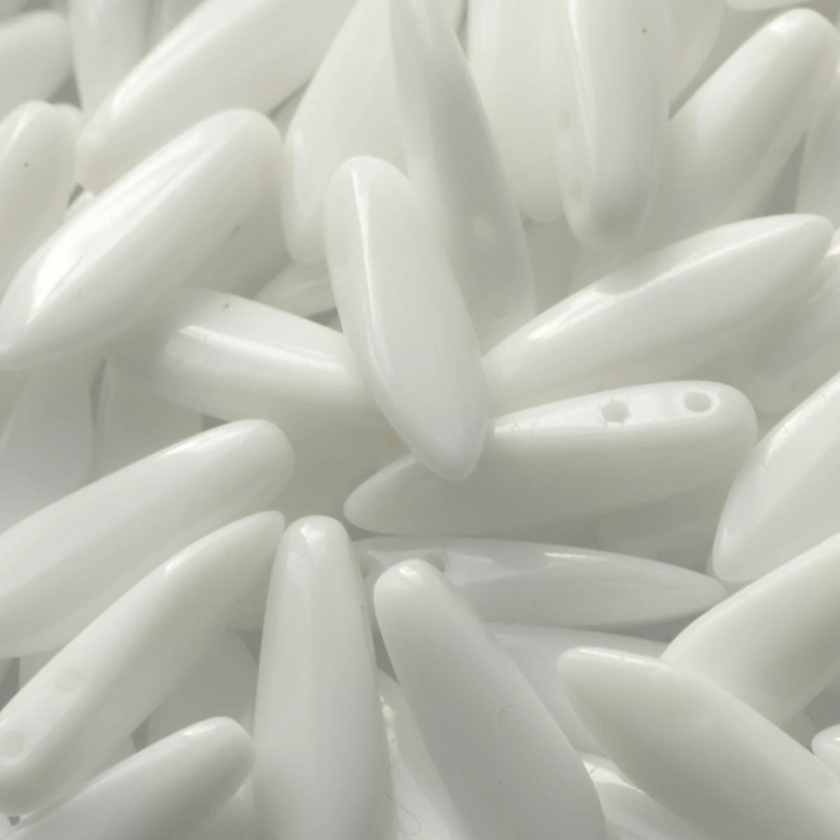 Margele cehesti Dagger 16x5 mm Chalk white matted