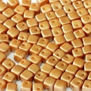 Margele Cehia - Margele cehesti Crisscross cube 4 mm Pastel Amber