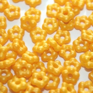 Margele Cehia - Margele cehesti Floare nu ma uita 5 mm Alabaster pastel yellow