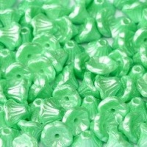 Margele Cehia - Margele cehesti Floare clopotel 7x5 mm Alabaster pastel lt. green