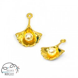 Accesorii metale comune - Pandantiv frunza cu perla 16x17 mm zamac auriu
