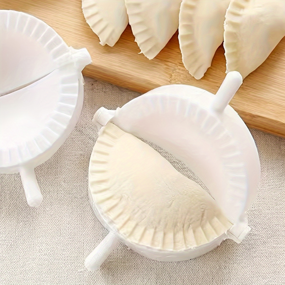 Set 2 forme pentru coltunasi/ravioli,dimesniuni diferite, plastic,alb [6]