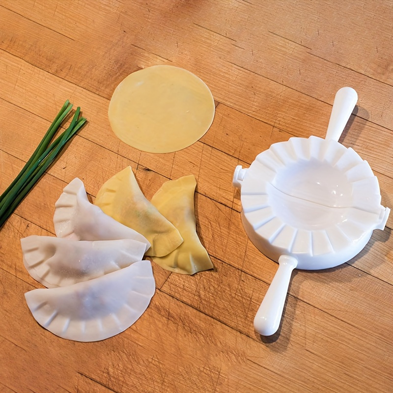 Set 2 forme pentru coltunasi/ravioli,dimesniuni diferite, plastic,alb [7]