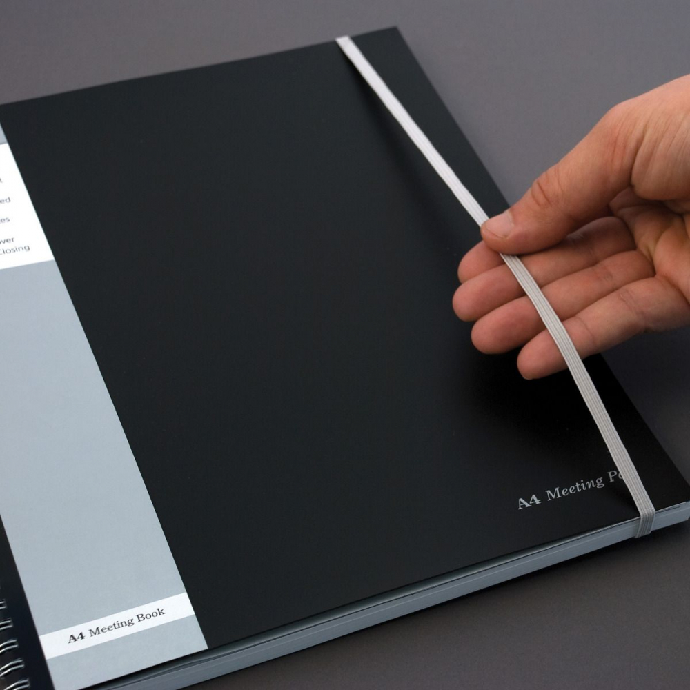 Agenda Pukka Pad A4, 160 Pagini, Hârtie 90g, Copertă Dură, Cu Hartă, Suport Carduri și Separator Tip Plic [6]