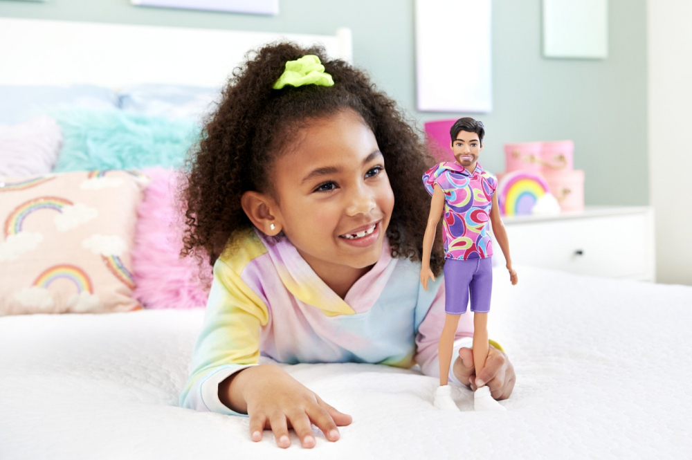 BARBIE PAPUSA BAIAT FASHIONISTAS BRUNET CU BARBA SI TRICOU CU GLUGA [3]