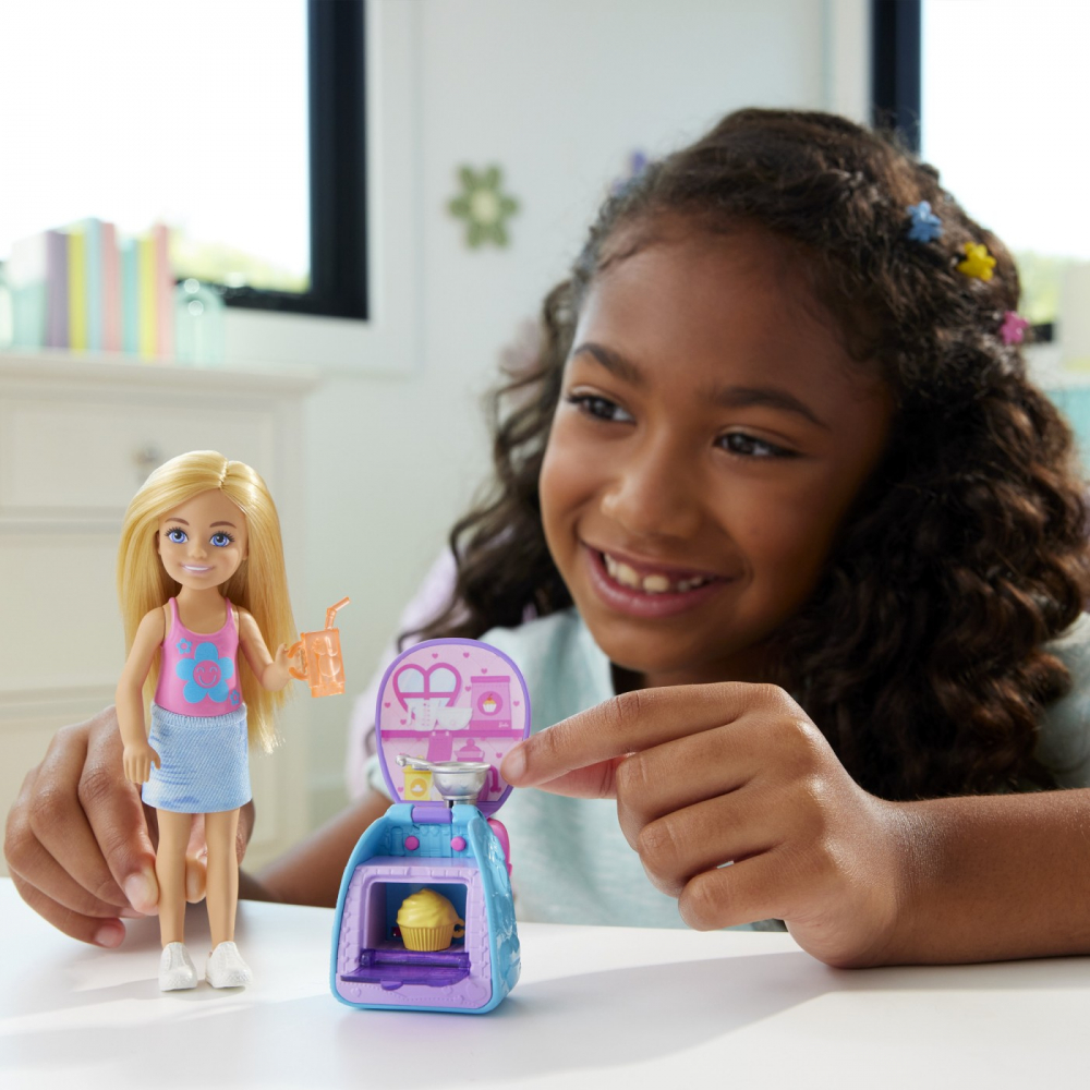 BARBIE PAPUSICA CHELSEA CU RUCSAC PENTRU COACEREA BRIOSELOR [4]