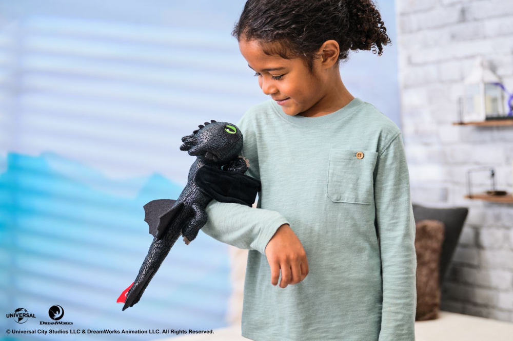 CUM SA ITI DRESEZI DRAGONUL HUG SI GLIDE FIGURINA DRAGON TOOTHLESS [4]