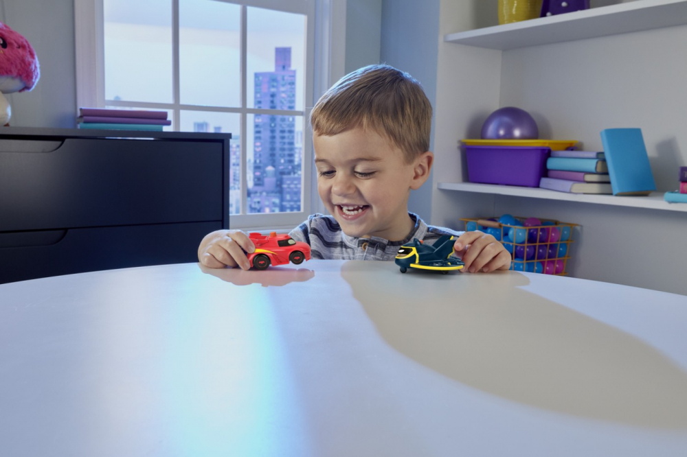 FISHER PRICE BATWHEELS SET 2 MASINUTE CU LUMINI REDBIRD SI BATWING SCARA 1:55 [3]