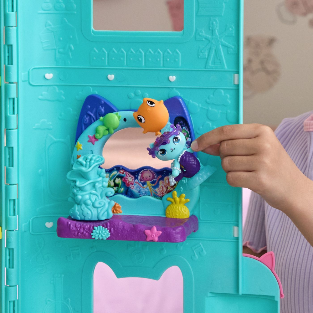 GABBYS DOLLHOUSE FILMUL SET BALCONUL ACVARIU SI FIGURINA MERCAT CU ACCESORII [4]