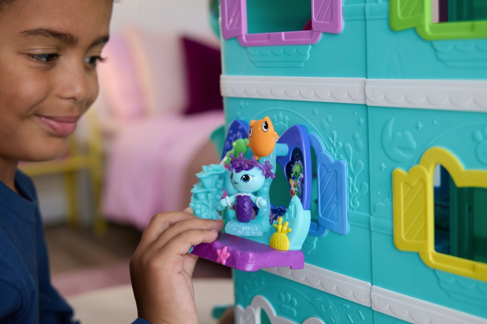GABBYS DOLLHOUSE FILMUL SET BALCONUL ACVARIU SI FIGURINA MERCAT CU ACCESORII [3]