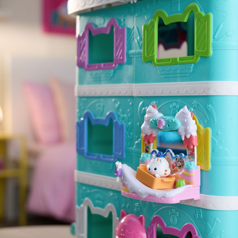 GABBYS DOLLHOUSE FILMUL SET BALCONUL DIN DULCIURI SI FIGURINA PISICA CAKEY CU ACCESORII [6]