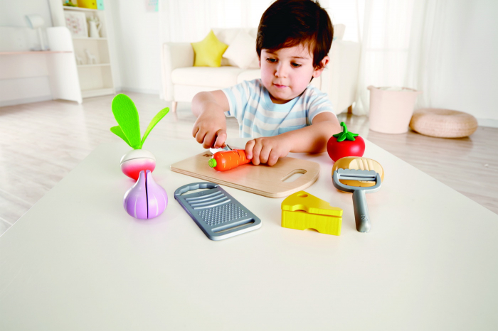 Hape Set pentru Curățat și Tăiat Legume  [5]