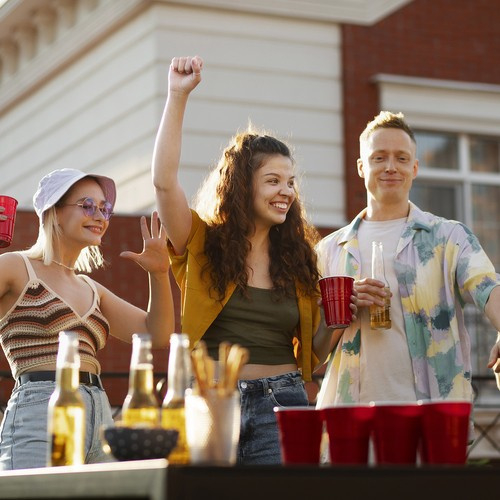Joc de petrecere Beer Pong cu 50 de pahare si 3 mingiute [8]