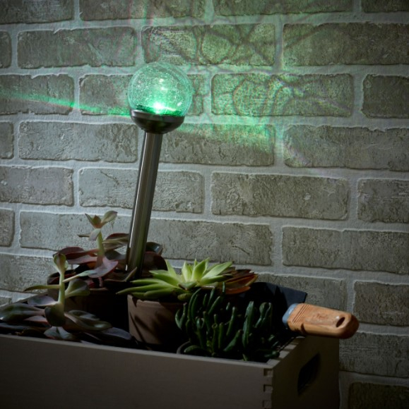 Lampa LED solara cu lumina schimbatoare [4]