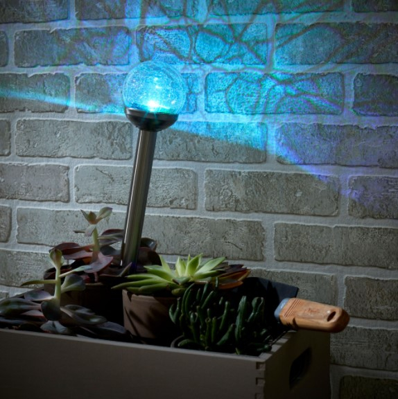 Lampa LED solara cu lumina schimbatoare [7]