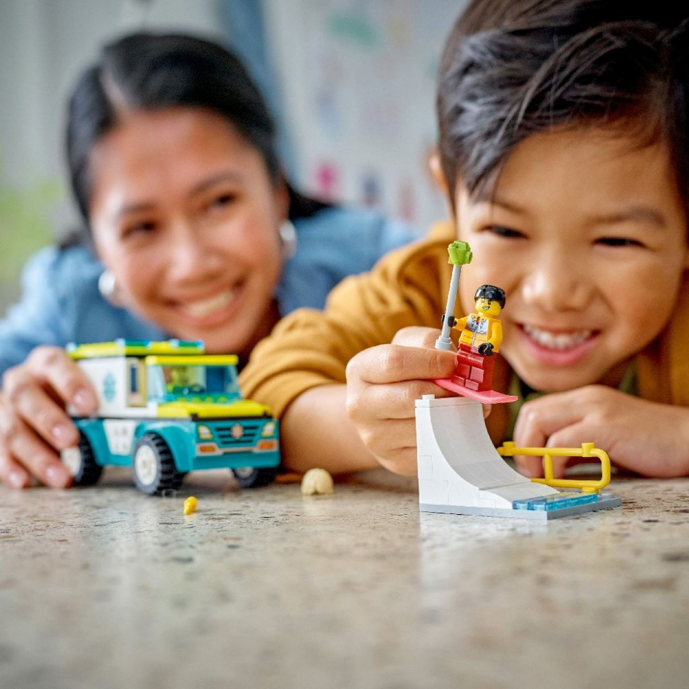 Lego City Ambulanta De Urgenta Si Practicant De Snow Boarding 60403 [3]
