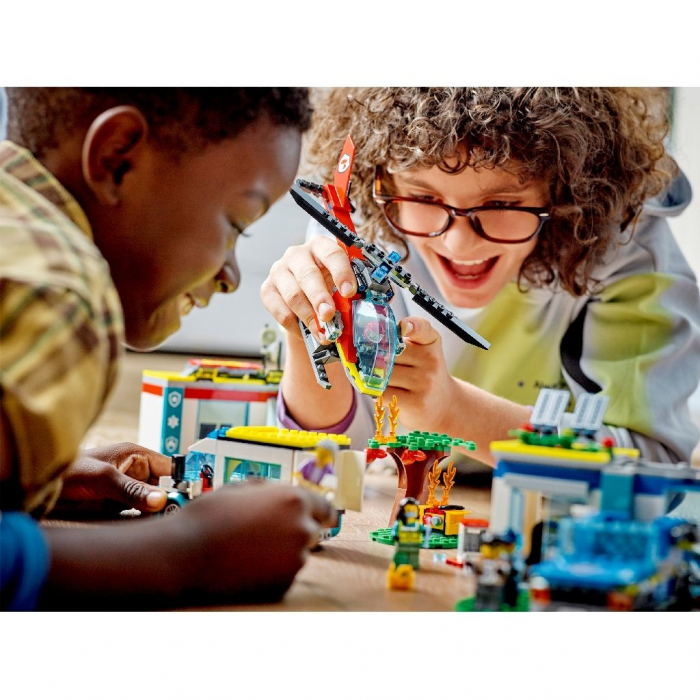 LEGO City Centru pentru Vehicule de Urgență 60371 [3]