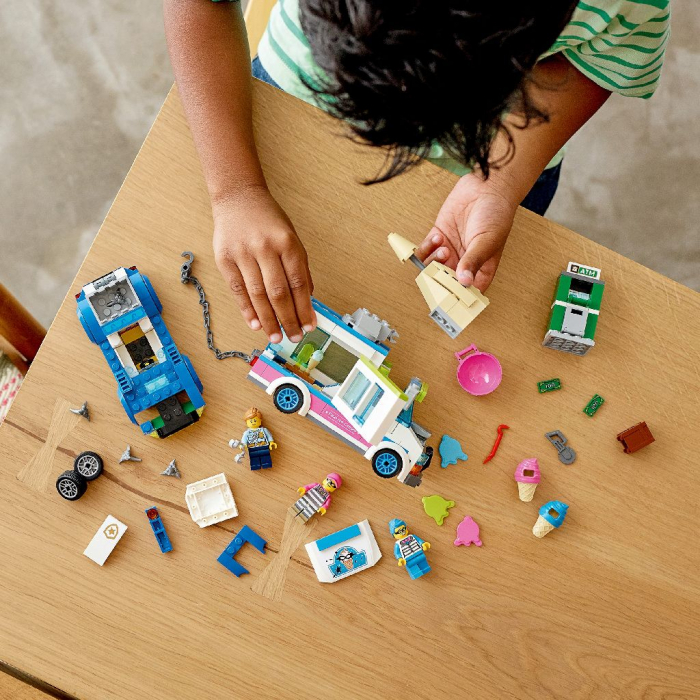 LEGO City Poliția în Urmărirea Furgonetei cu Înghețată 60314 |  [3]