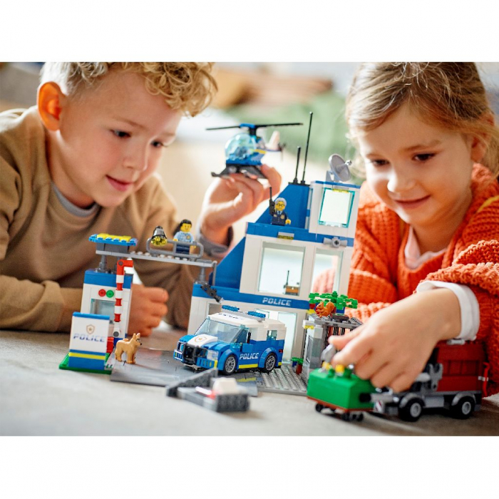 LEGO City Secție de Poliție 60316  [4]
