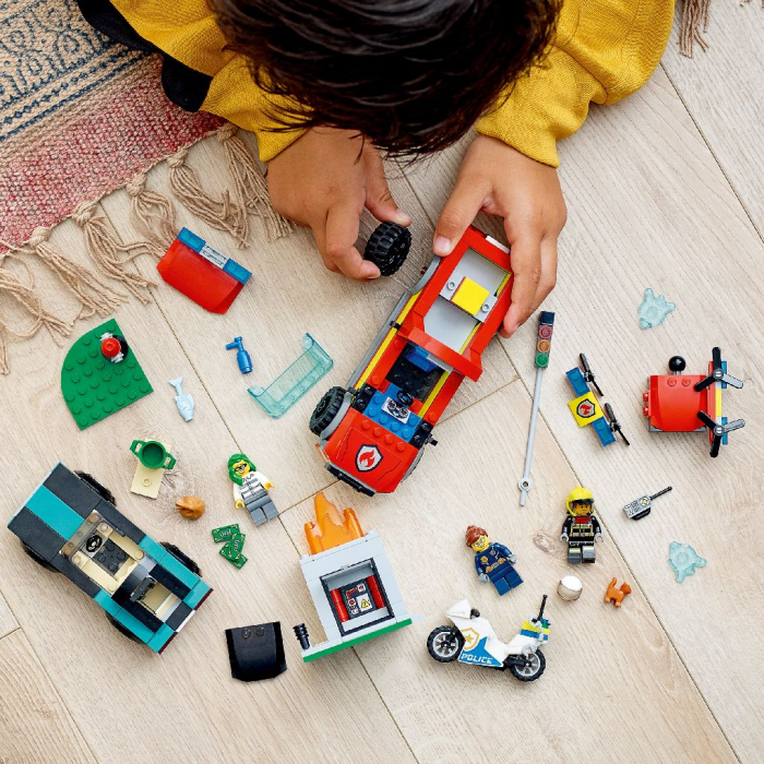 LEGO City Stingere de Incendiu și Urmărire Polițistă 60319 |  [3]