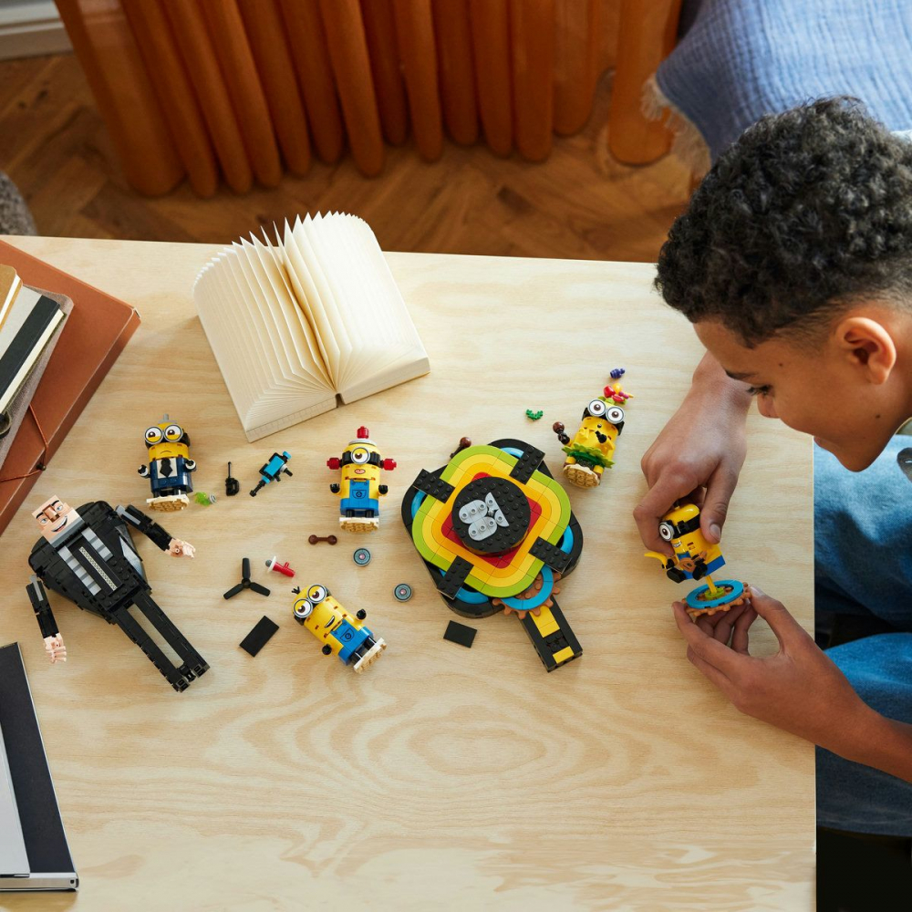 LEGO DESPICABLE ME4 GRU SI MINIONII DIN CARAMIZI 75582 [7]