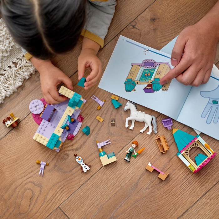 LEGO Disney Princess Distractie la Castel cu Anna si Olaf 43204 [4]