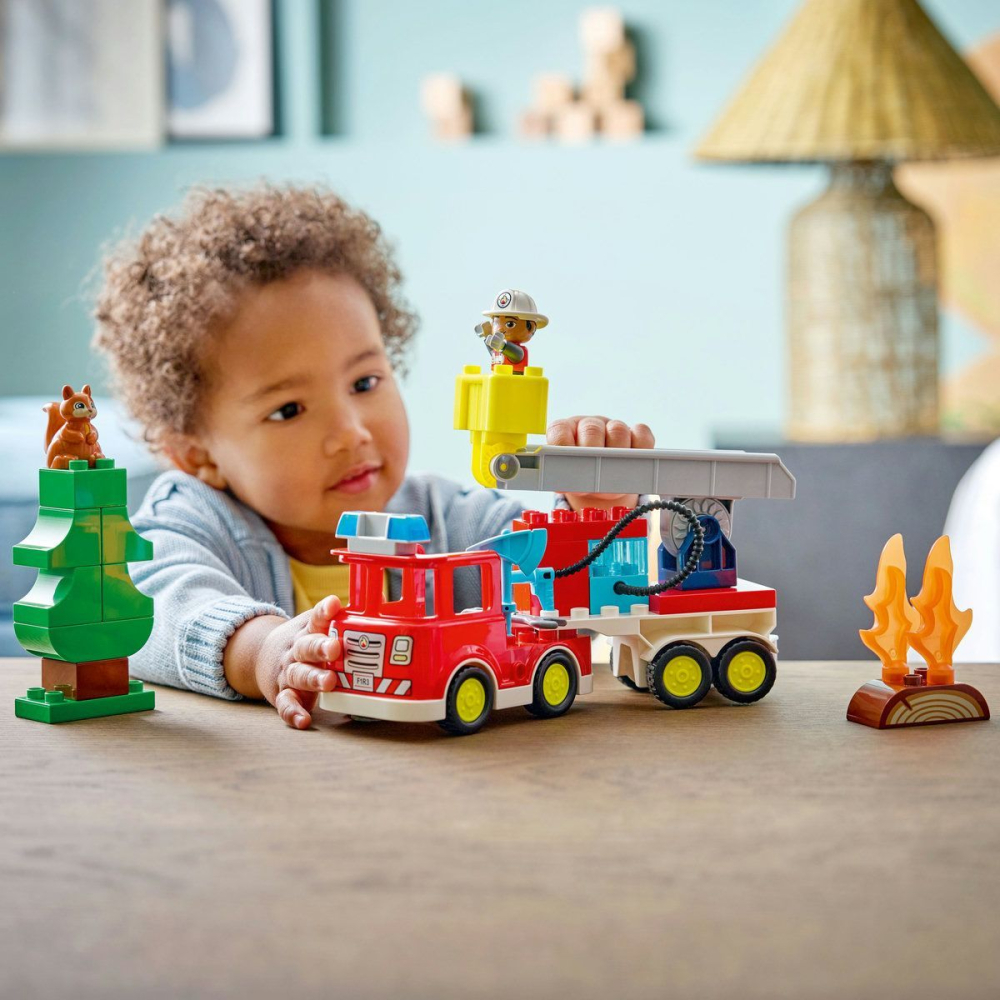 LEGO DUPLO CAMION DE POMPIERI CU FURTUN SI POMPIER 10473 [6]