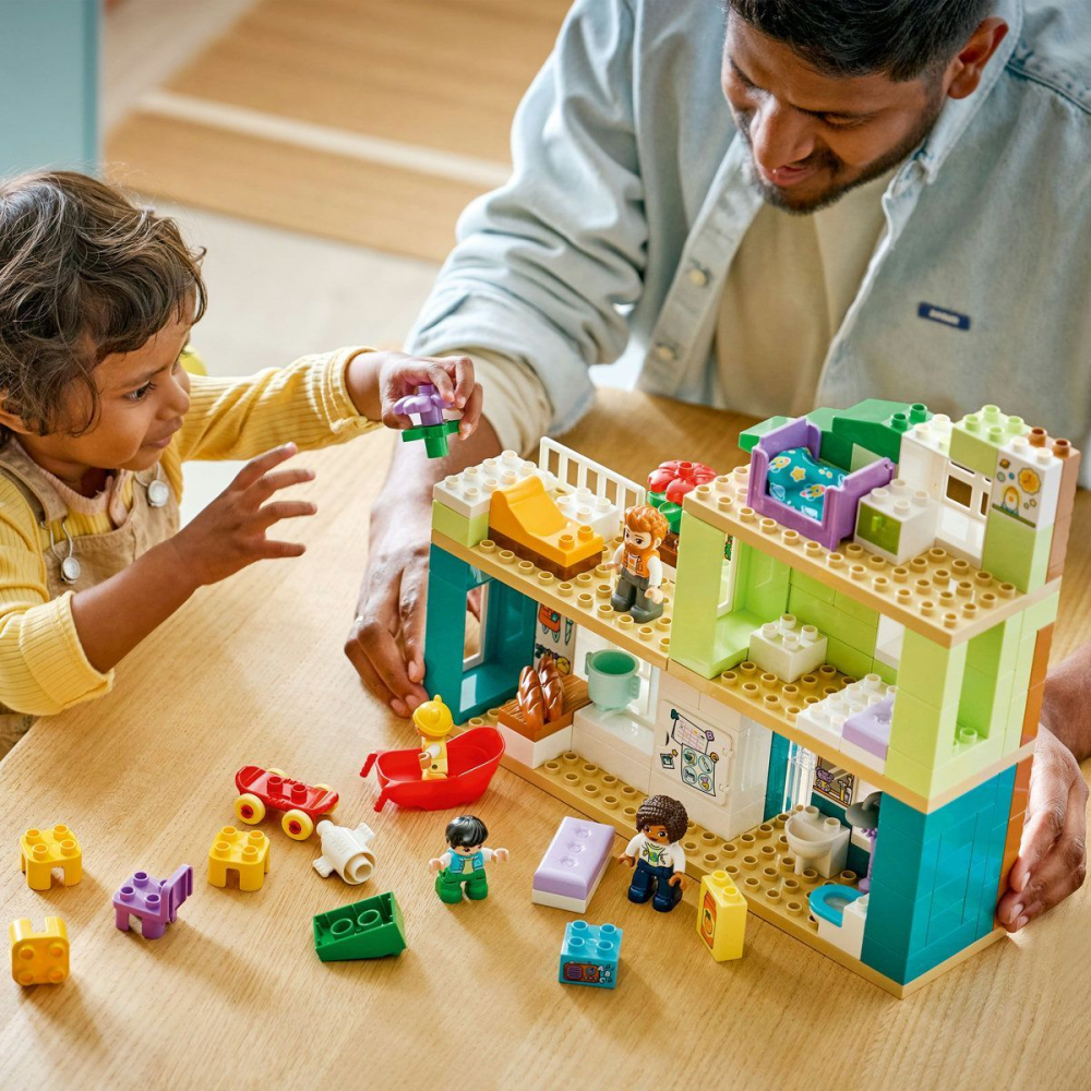 LEGO DUPLO CASA MODERNA DE FAMILIE 3 IN 1 CU FIGURINE 10470 [4]