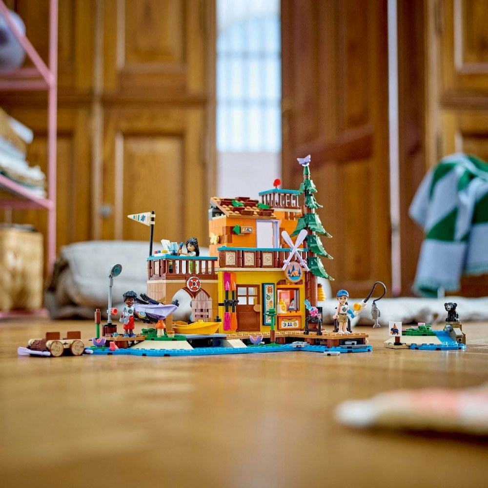 LEGO FRIENDS SPORTURI NAUTICE IN TABARA DE AVENTURI 42626 [5]