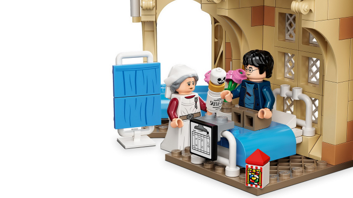 LEGO Harry Potter Aripa Spitalului Hogwarts 76398 [4]