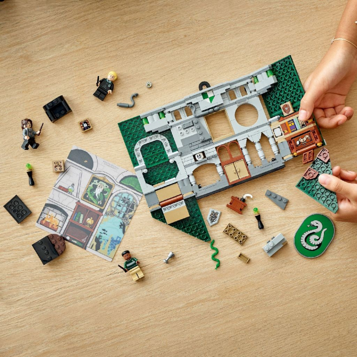 LEGO Harry Potter Bannerul Casei Slytherin 76410 [3]