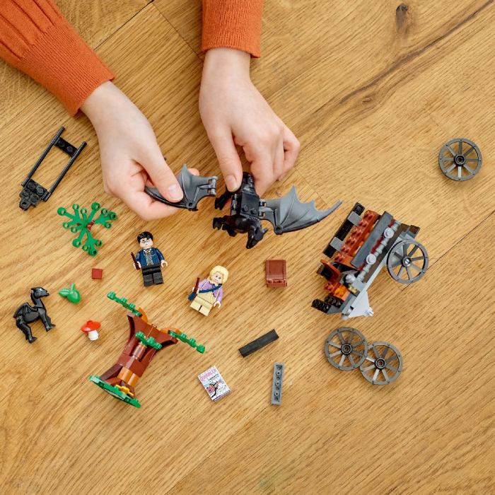 LEGO Harry Potter Trăsura și Caii Thestral de la Hogwarts 76400 [4]
