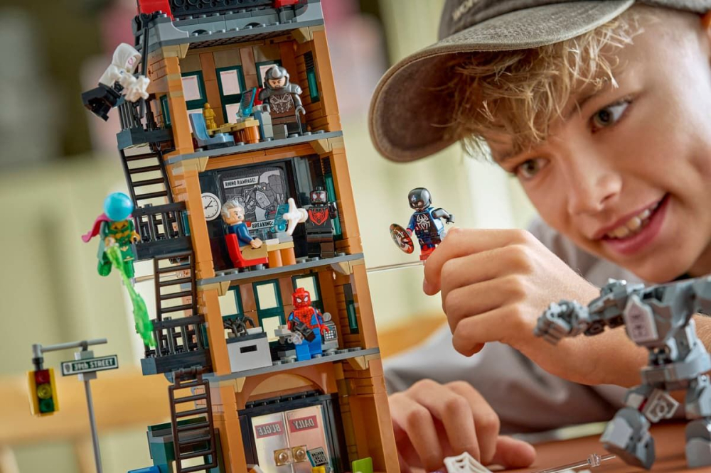 LEGO MARVEL OMUL PAIANJEN VS MYSTERIO DAILY BUGLE 76342 [5]