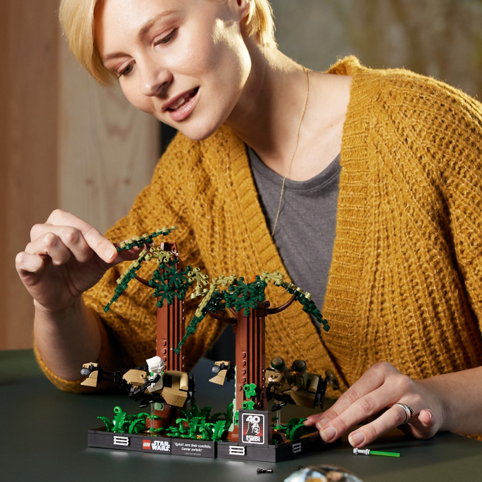 LEGO Star Wars Diorama de Urmărire cu Speederul pe Endor 75353 [3]