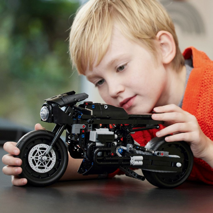LEGO Technic Batman și Batcycle 42155  [3]