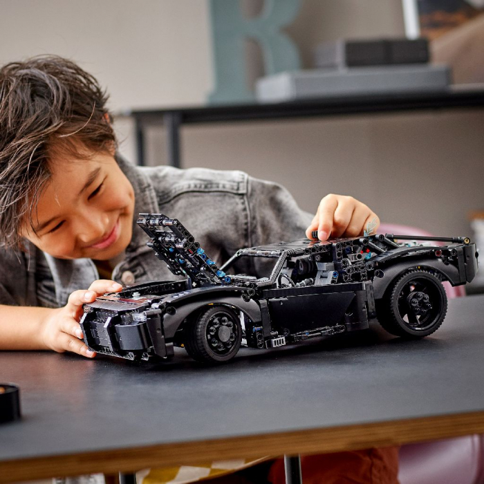 LEGO TECHNIC BATMOBILE 42127  [4]