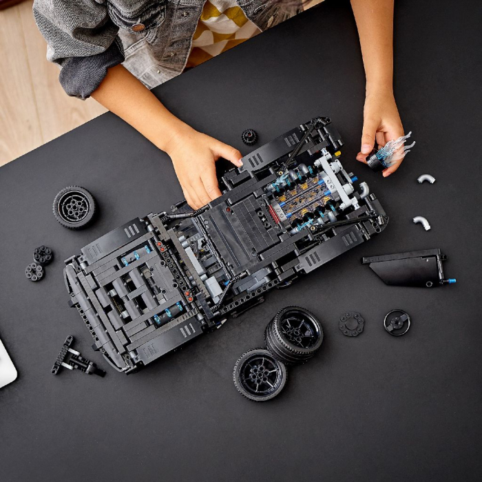 LEGO TECHNIC BATMOBILE 42127  [3]