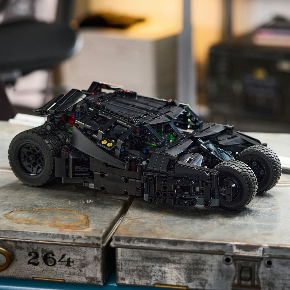 LEGO TECHNIC BATMOBILE TUMBLER 42239 [7]