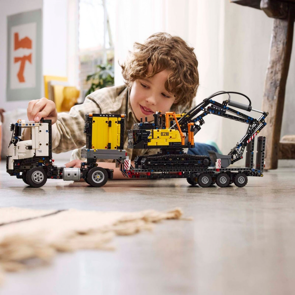 LEGO TECHNIC CAMIONUL FMX ȘI EXCAVATORUL ELECTRIC EC230 DE LA VOLVO 42175 [4]