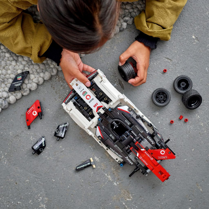 LEGO TECHNIC Formula E Porsche 99X 42137  [3]
