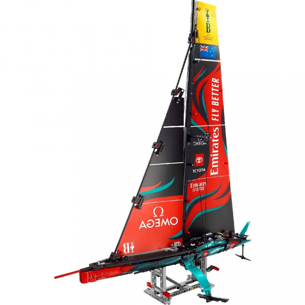 LEGO TECHNIC IAHTUL EMIRATES TEAM NEW ZEALAND AC75 42174 [2]