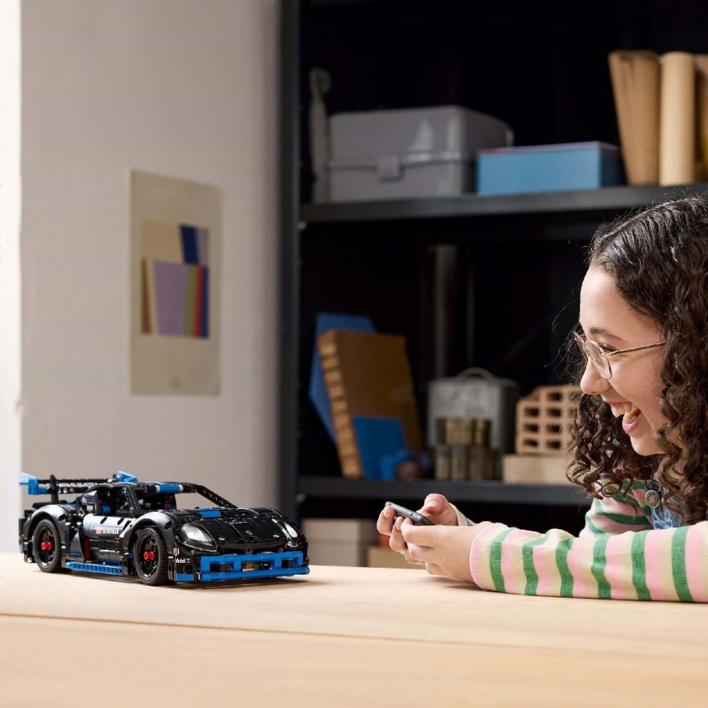 LEGO TECHNIC MAȘINA DE CURSE PORSCHE GT4 E-PERFORMANCE 42176 [3]