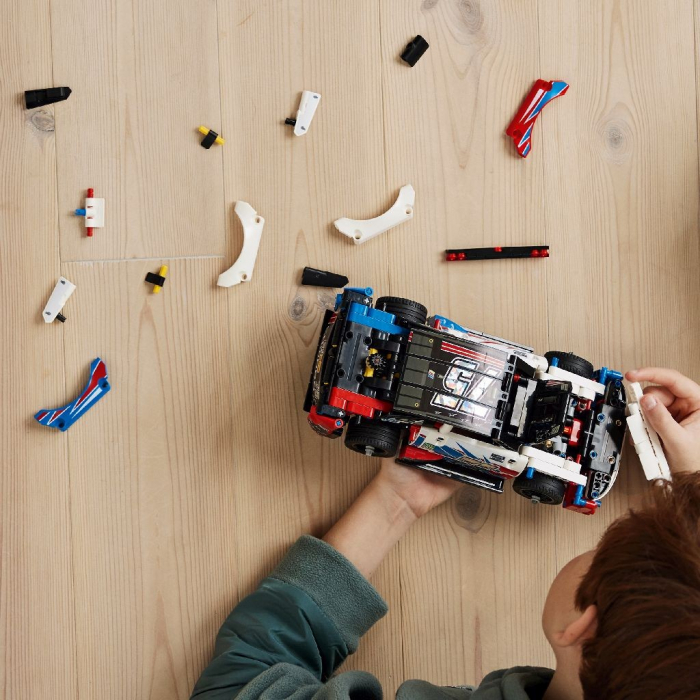 LEGO Technic NASCAR Next Gen Chevrolet Camaro ZL1 42153 [4]