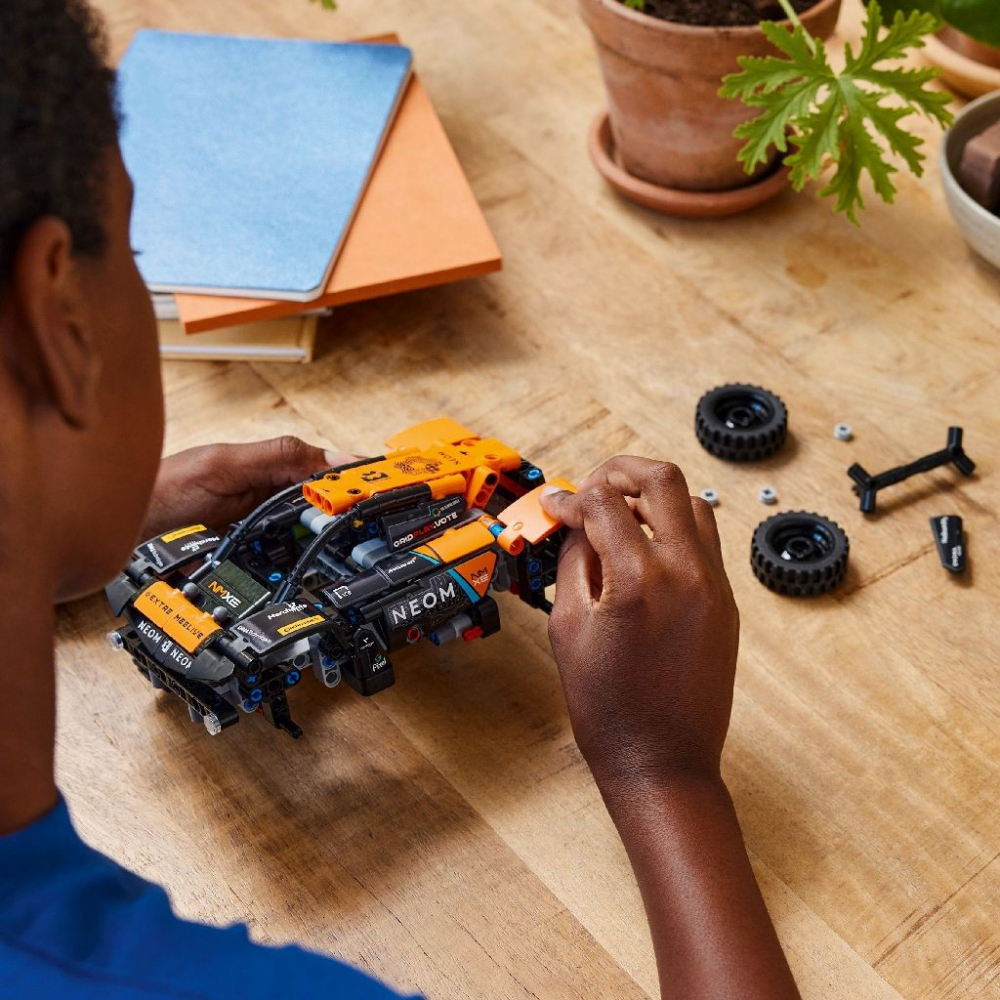 Lego Technic Neom Mclaren Extreme E Race Car 42166 [4]