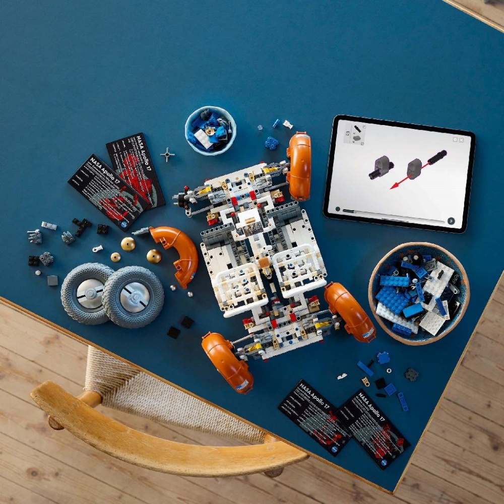 LEGO TECHNIC ROVERUL SELENAR DIN MISIUNILE NASA APOLLO 42182 [5]
