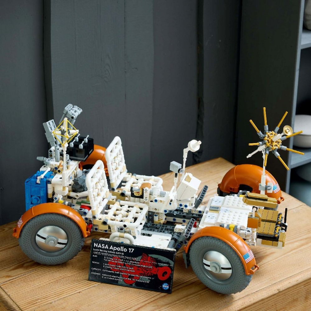 LEGO TECHNIC ROVERUL SELENAR DIN MISIUNILE NASA APOLLO 42182 [4]