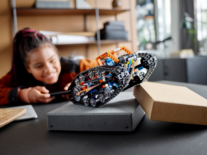 Lego technic vehicul de transformare controlat de aplicatie 42140 [3]