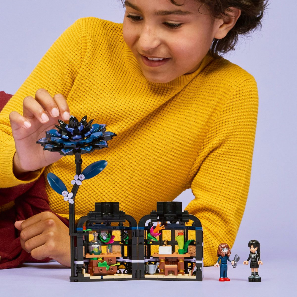 LEGO WEDNESDAY FLOARE DE DALIE NEAGRA 76784 [4]