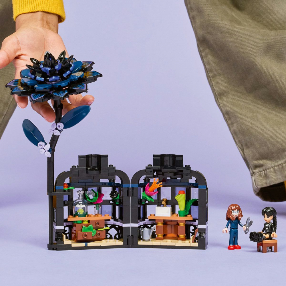 LEGO WEDNESDAY FLOARE DE DALIE NEAGRA 76784 [5]