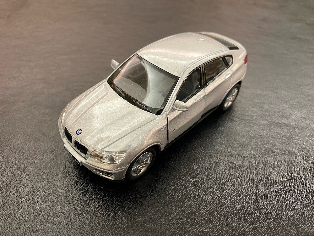 MASINUTA METALICA BMW X6 13CM SCARA 1 LA 38 [4]